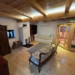 Kiskoertes Vendeghaz Ohuta Apartament Háromhuta