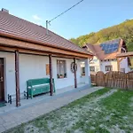 Kiskoertes Vendeghaz Ohuta Apartament *