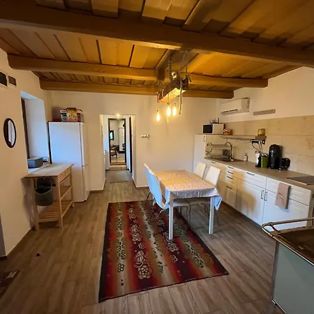 דירה Kiskoertes Vendeghaz Ohuta