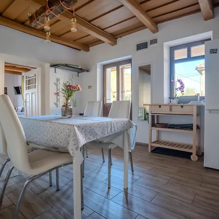 Kiskörtés óhuta Apartamento *